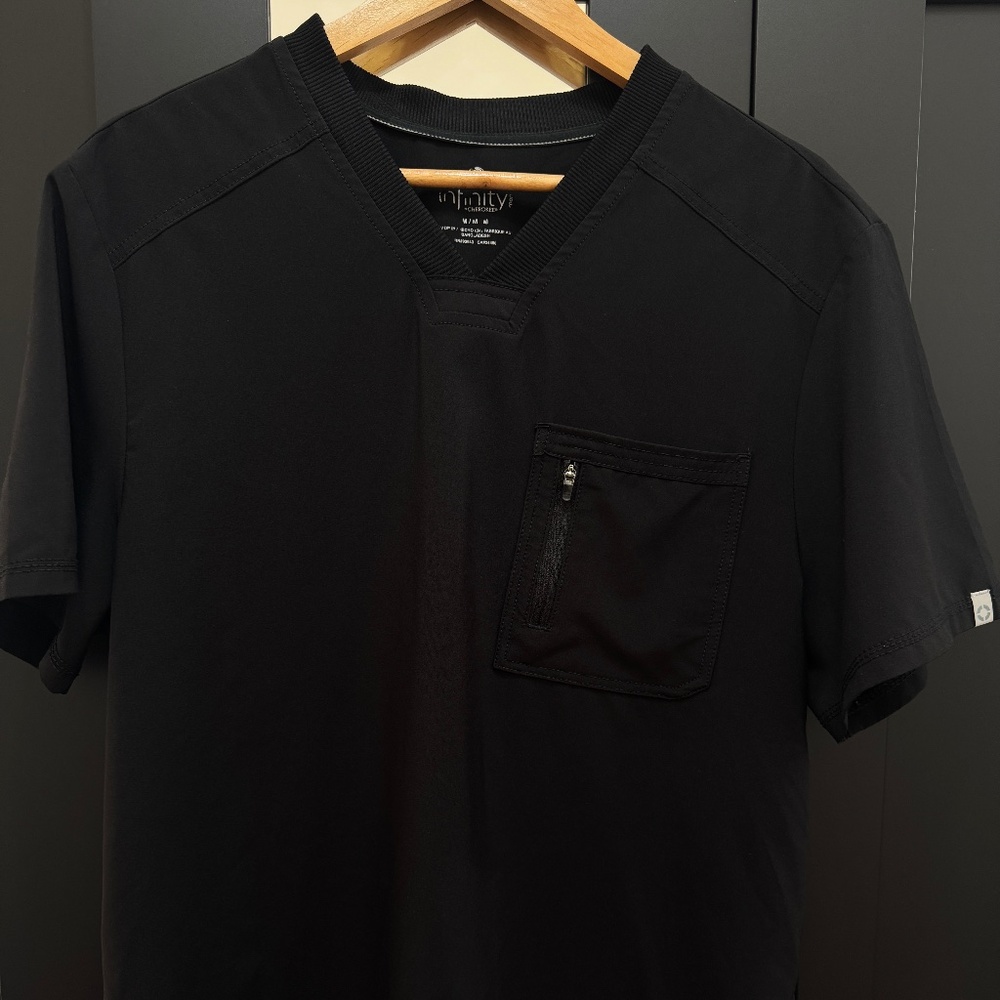 Cherokee Infinity Black Scrub Top & Jogger Bottom Set (Medium)